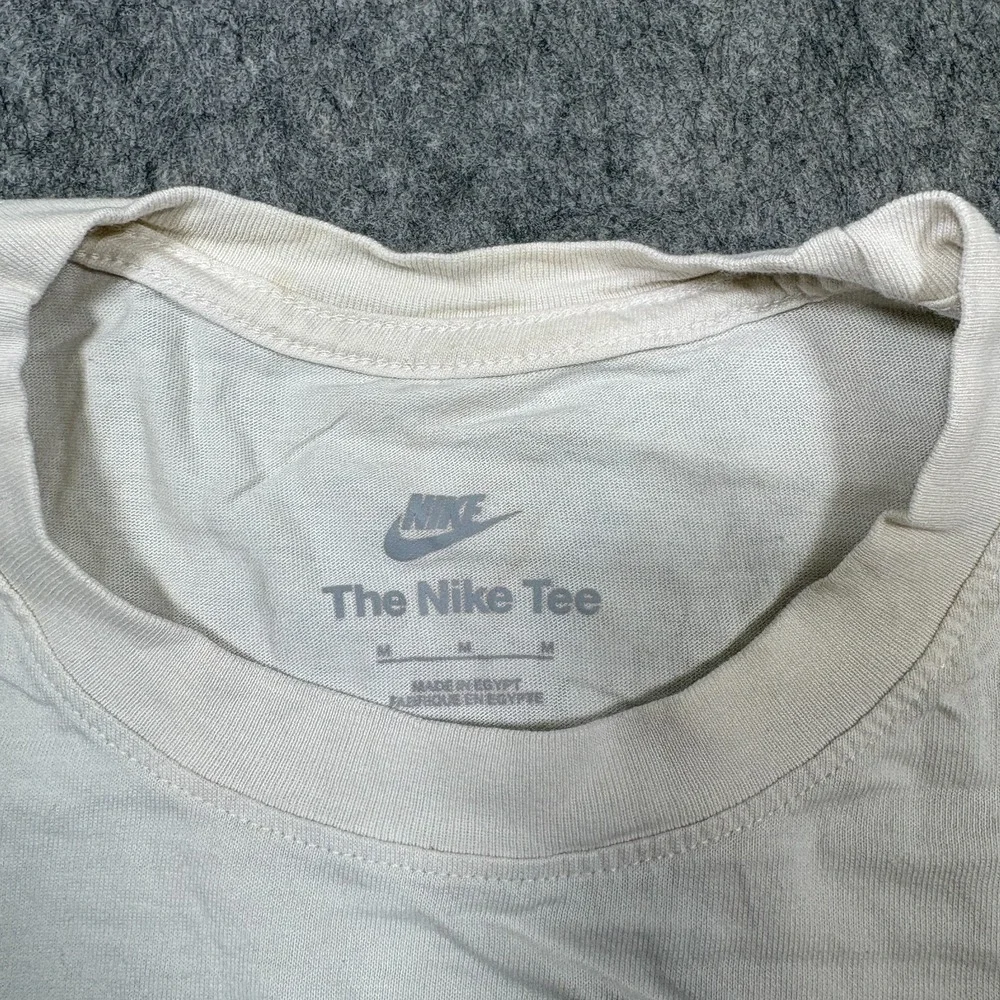 Nike T-Shirt Women's Top Size Medium Cream The Nike‎ Tee Short Sleeves Graphic